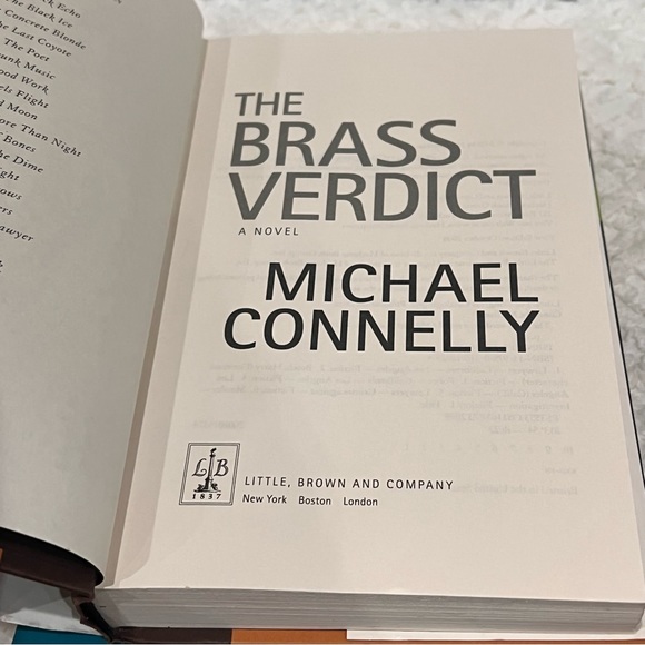 Lincoln Lawyer & The Brass Verdict 2 Michael Connelly's First Edition HCDJ - Picture 5 of 6